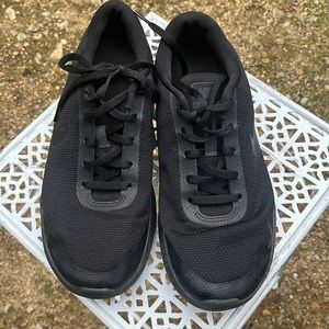 Size 8.5 nike flex sneakers